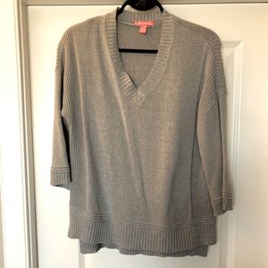 Grey v neck, 3/4 length sleeve, top